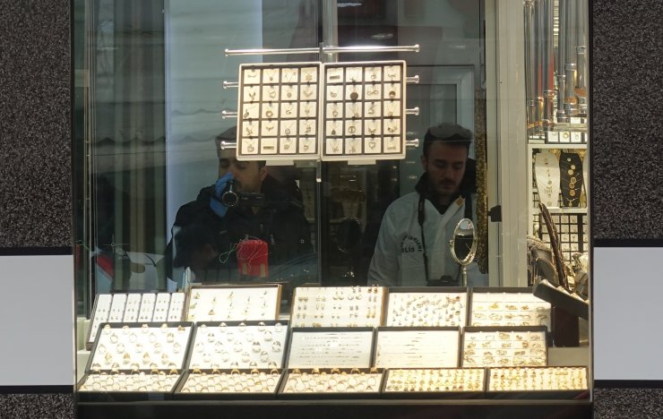 Avcılar'da soygun girişimi