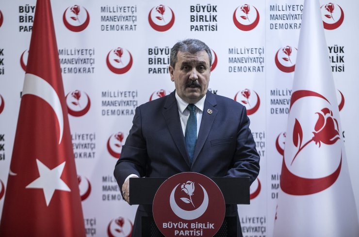 "Görüyoruz ki ABD Suriye'den çekilmiyor"