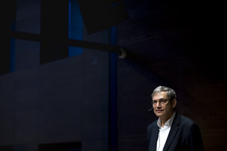 Orhan Pamuk'un "Balkon Fotoğraflar" sergisi açıldı