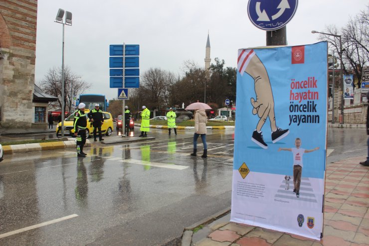 Valiler, sürücülere "Öncelik Hayatın, Öncelik Yayanın" uyarısında bulundu