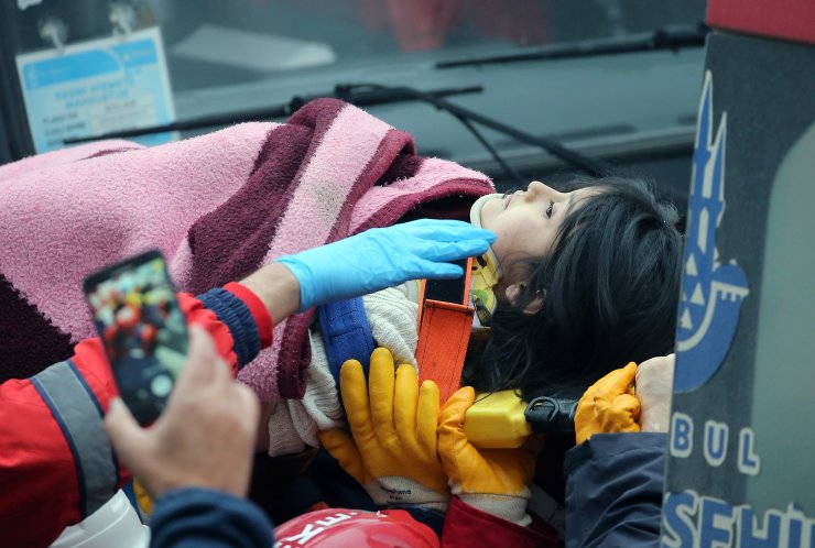 Kartal'da bina çökmesi