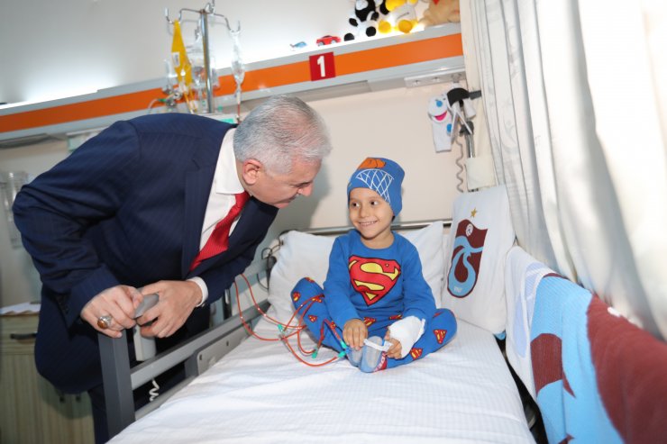 GÜNCELLEME - Binali Yıldırım, kanser tedavisi gören çocukları ziyaret etti
