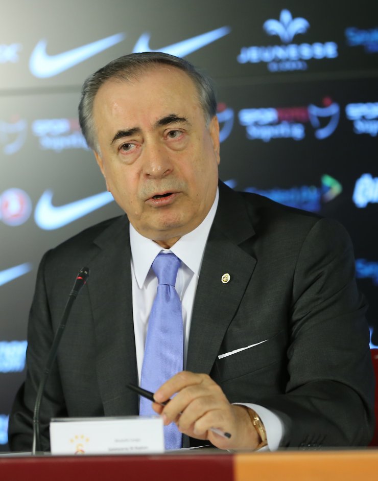 Galatasaray yeni transferlerini tanıttı