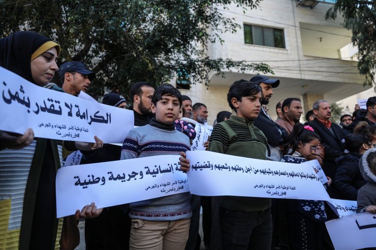 Gazze'de yaralı ve şehit ailelerinin maaşlarının ödenmesi için gösteri