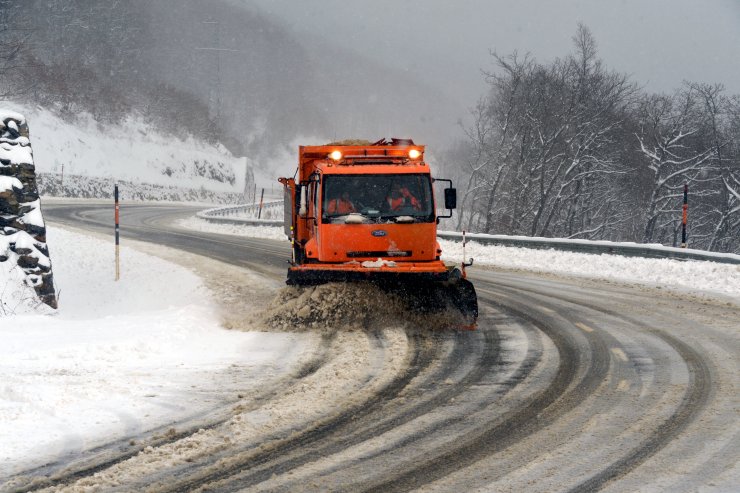 Kırklareli'nde kar yağışı etkisini arttırdı