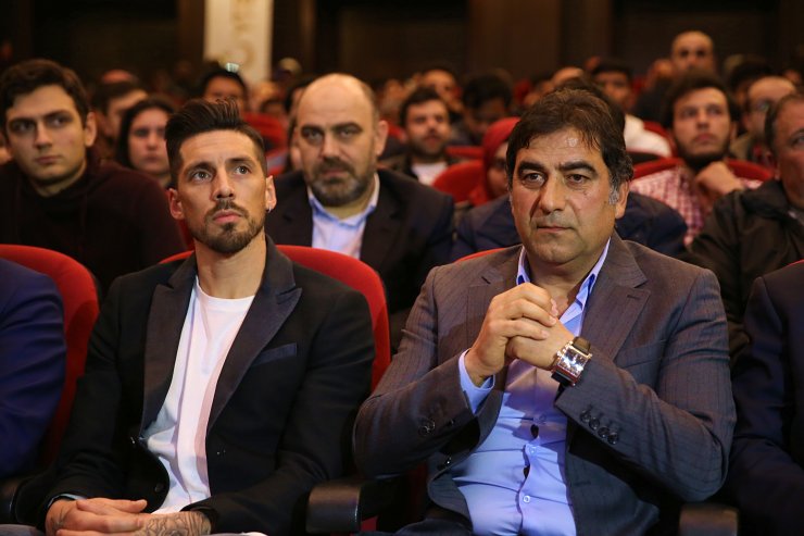 Ünal Karaman ve Trabzonsporlu futbolcular, öğrencilerle buluştu