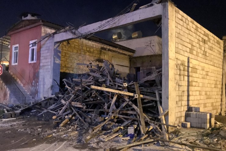 Mersin'de inşaat iskelesi çöktü: 4 yaralı