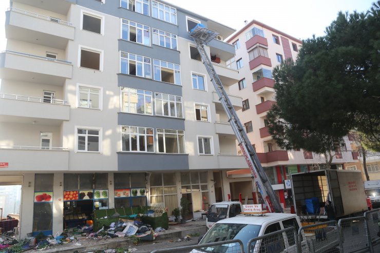 Kartal'da riskli binaların yıkımı