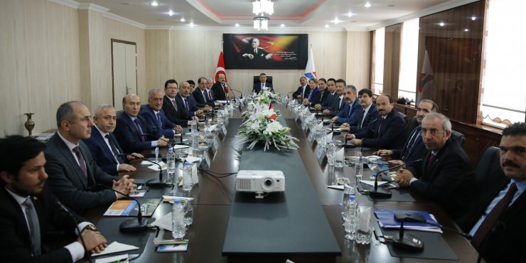 Oktay'dan üniversitelere proje üretimi ve yerel kalkınmaya destek çağrısı