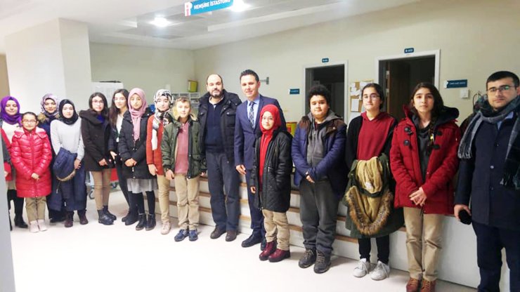 Öğrencilerden hastalara ziyaret