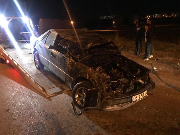 Sivas'ta otomobil devrildi: 1 ölü, 2 yaralı