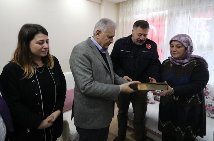 Binali Yıldırım'dan şehit ailesine ziyaret