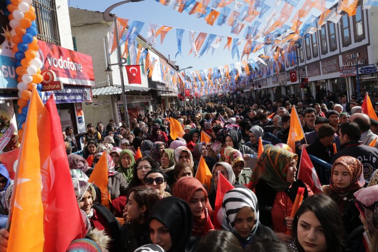 "Teröristlerin tepelerine balyoz gibi iniyoruz"