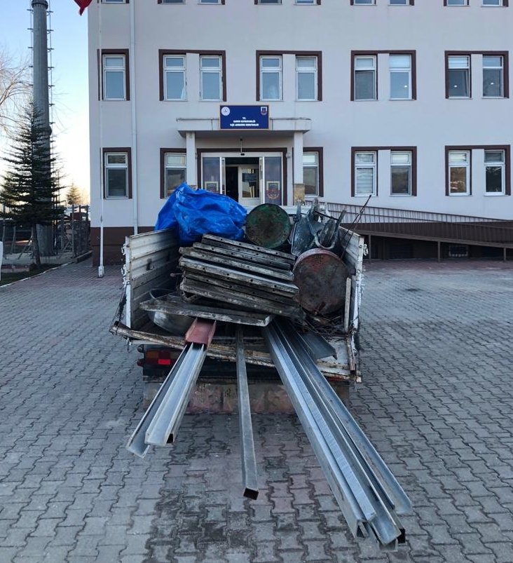 Hırsızlık zanlıları kovalamaca sonucu jandarma ekiplerince yakalandı