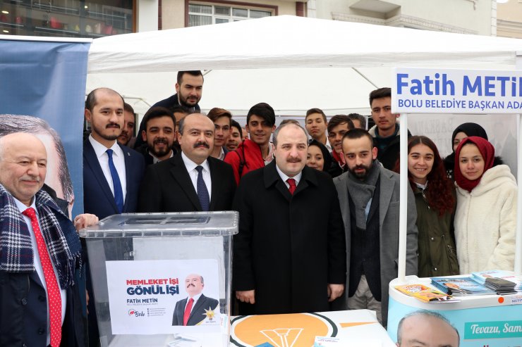 Bakan Varank, Gençlik Kolları Seçim Standı'nı ziyaret etti
