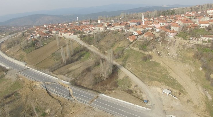 Kütahya'da kara yolundaki çökme