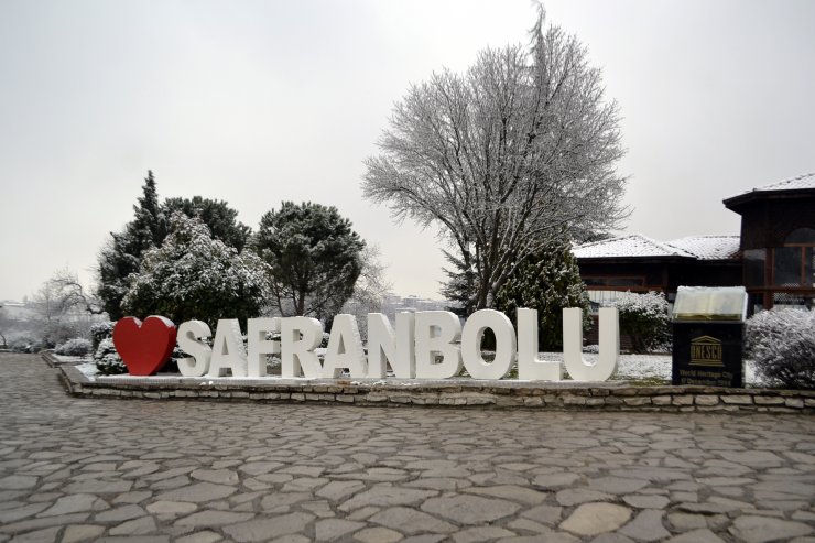 Safranbolu konakları beyaza büründü