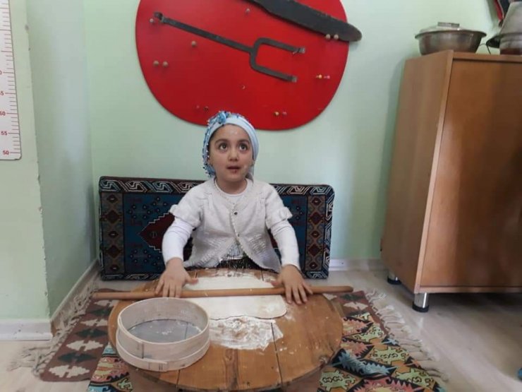 Minik öğrenciler Türkiye'nin lezzetlerini tanıttı