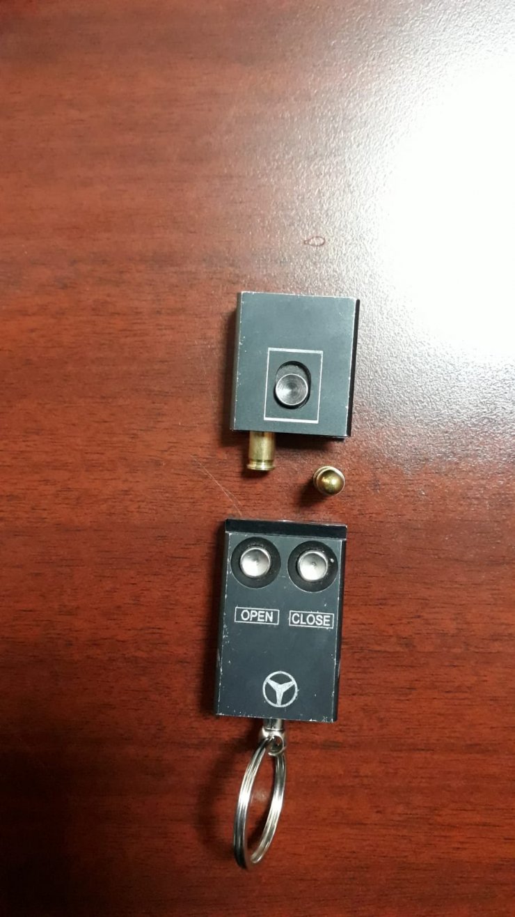 Malatya'da "anahtarlık" görünümlü tabanca ele geçirildi