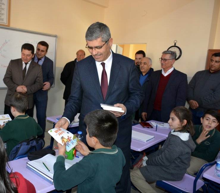 Suşehri'nde "Her sınıf bir kütüphanedir" projesi