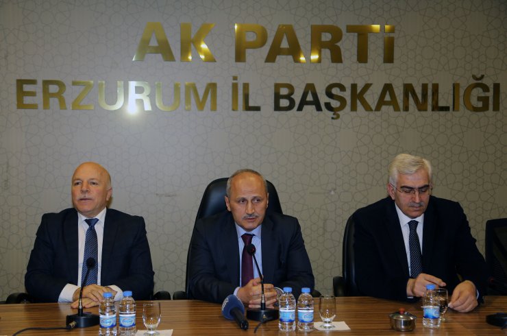 "Siyaseti millete hizmet etmek için yapmıyorlar"