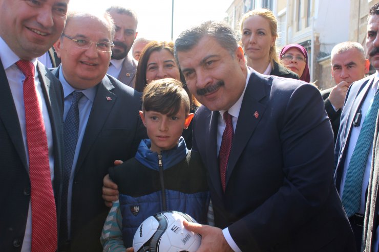 Mezbahaneden kaçan boğa trafiği birbirine kattı