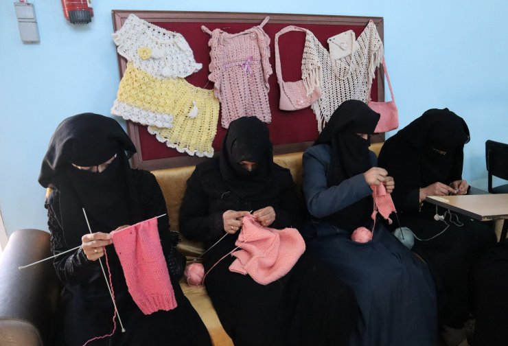 Suriye’de kadınlar kadınlara meslek öğretiyor