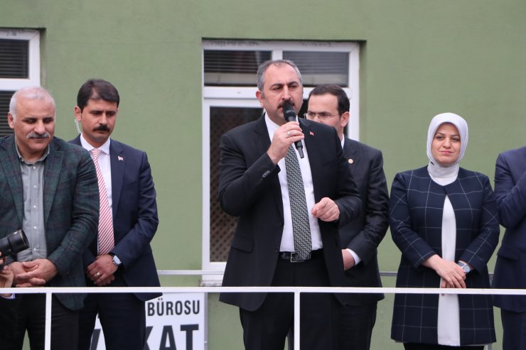 "Hiç kimse terörle Türkiye'ye diz çöktüremeyecek"