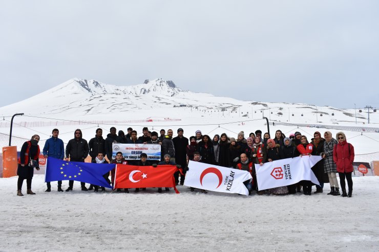 Yabancı öğrenciler Erciyes Dağında