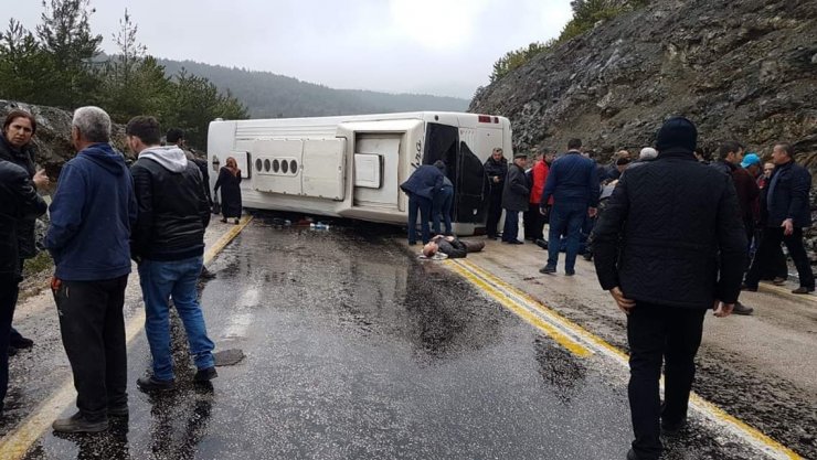 Bursa'da otobüs devrildi