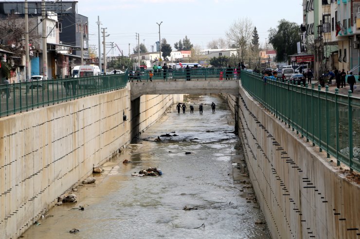 GÜNCELLEME - Mersin'de dereye düşen kız çocuğu aranıyor