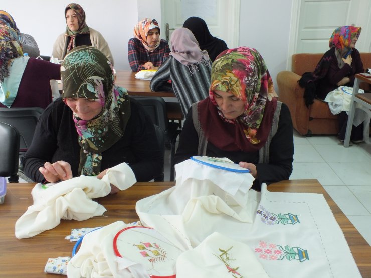 Ulaş'ta "Elde Türk İşlemeleri" kursu açıldı