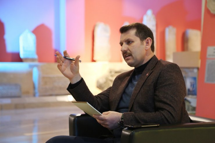 Vali Ayhan gençlerle buluştu