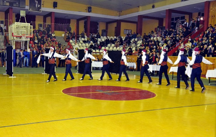 Sivas'ta kulüplerarası halk oyunları yarışması yapıldı