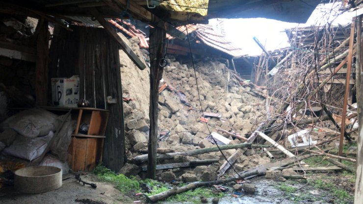 "İİT'nin resmi dilleri arasına Türkçenin de girmesi için çalışacağız"