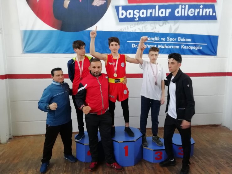 Çubuklu sporculardan 8 altın, 4 gümüş ve 3 bronz madalya