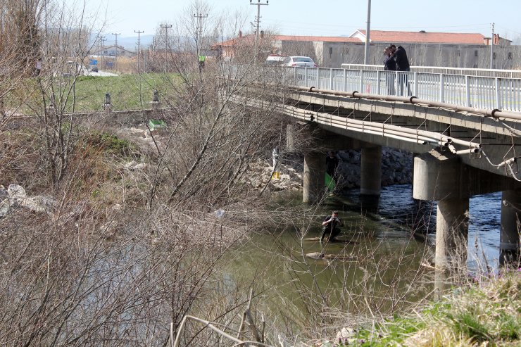 GÜNCELLEME - Kütahya'da çayda erkek cesedi bulundu
