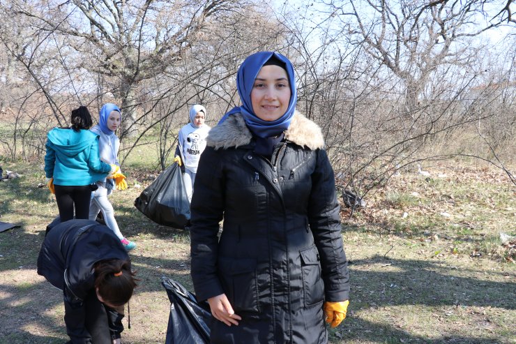 Öğrenciler çevre temizliğine kliple dikkati çekti