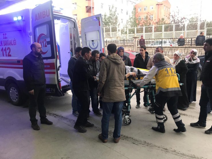 Siirt'te iki otomobil çarpıştı: 3'ü ağır 5 yaralı