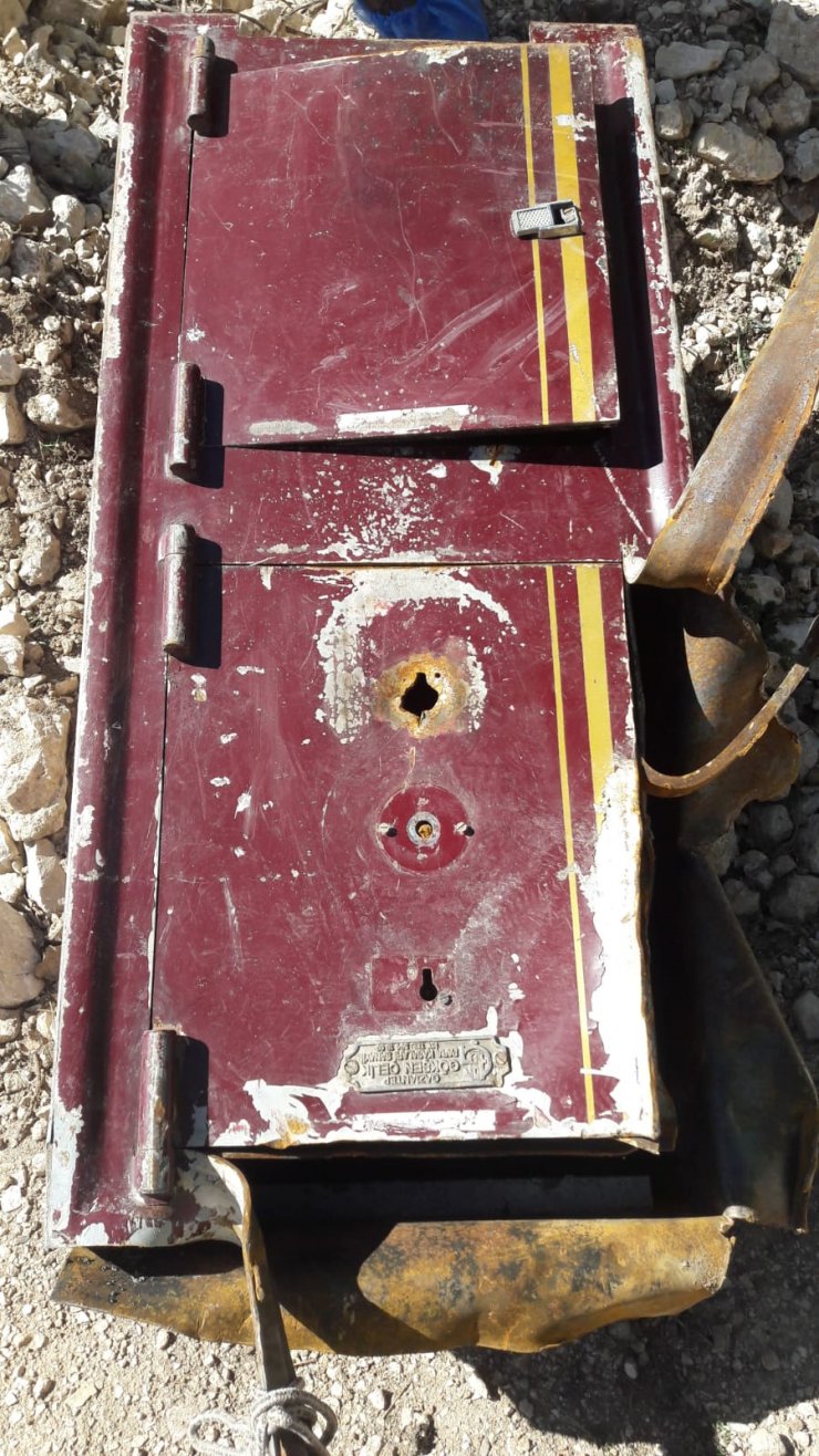 Çelik kasayı sahibinin kamyonetiyle çaldılar