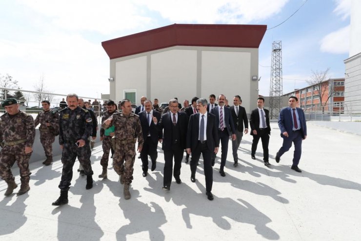 Bakan Yardımcısı İnce Özel Harekat'ta incelemelerde bulundu