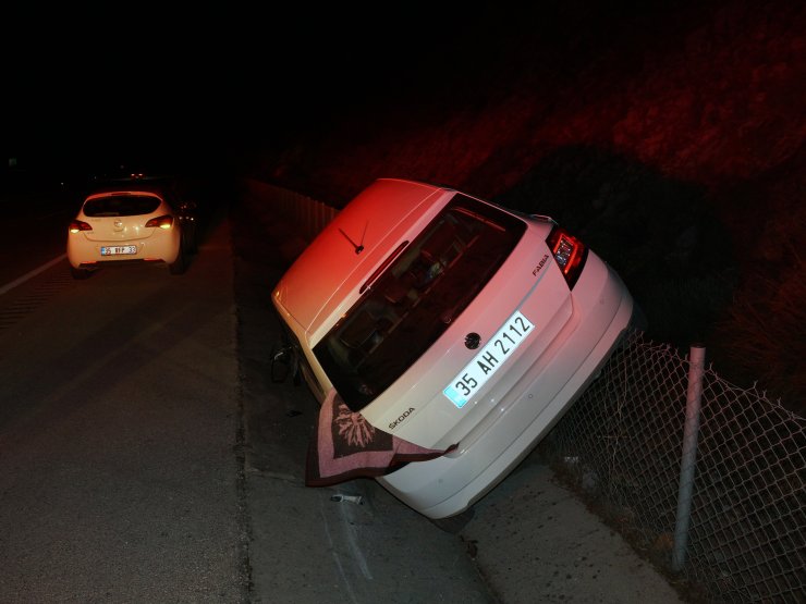 İzmir'de trafik kazası: 3 yaralı