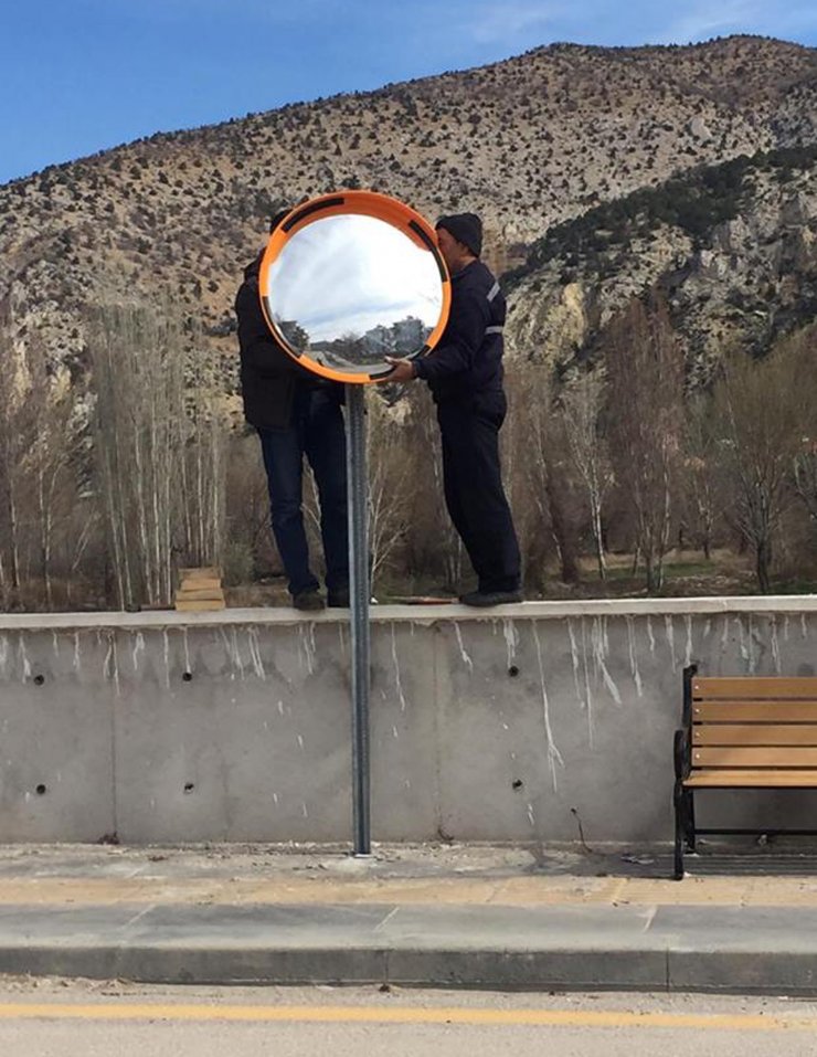 Nallıhan'da kör noktalara dışbükey ayna yerleştirildi