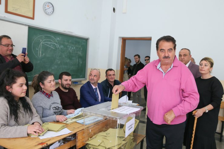 İbrahim Tatlıses oyunu İzmir'de kullandı