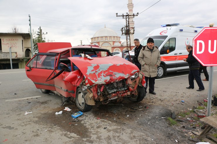 Samsun'da otomobil ile kamyonet çarpıştı: 7 yaralı