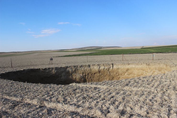 Konya'da 30 metre çapında obruk oluştu