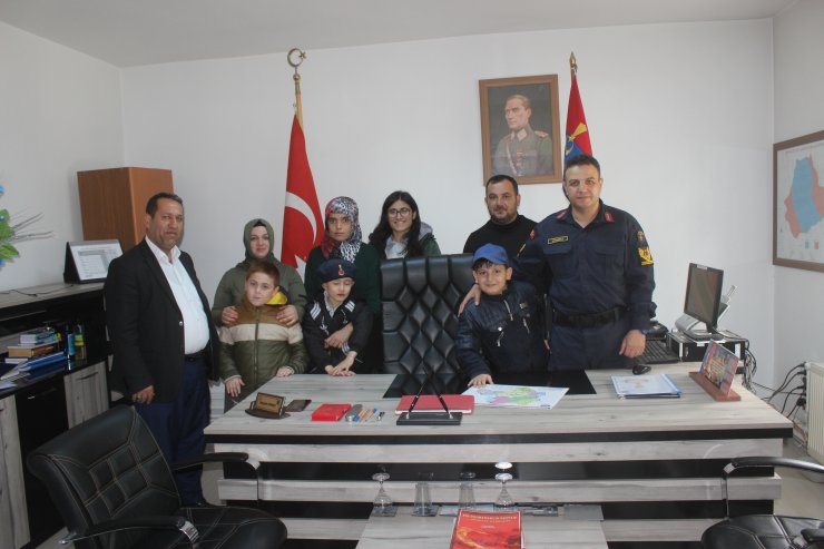 Otizmli öğrenciler askerleri ziyaret etti