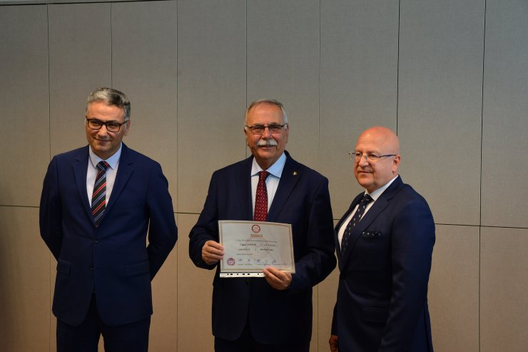 Çanakkale Belediye Başkanı Ülgür Gökhan, mazbatasını aldı