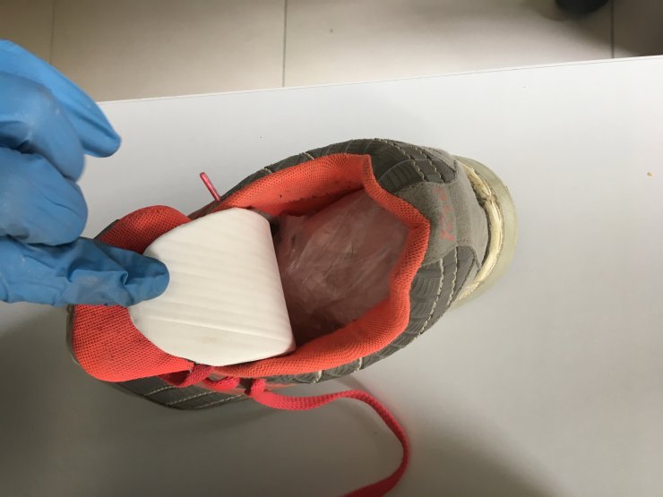 Ayakkabı tabanına gizlenmiş uyuşturucu yakalandı