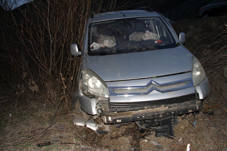 Sivas'ta hafif ticari araç devrildi: 5 yaralı